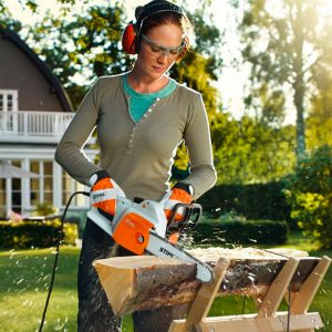 Why Chainsaw Does Not Cut Straight 300x300